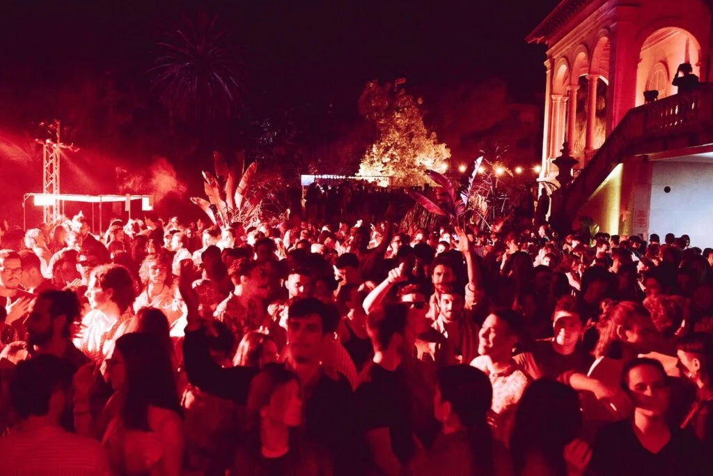 crowd dancing at night at villa ormond in sanremo